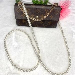 🌺 Louis Vuitton Long Portefeuille Sarah Wallet on Chain Pre-owned WOC